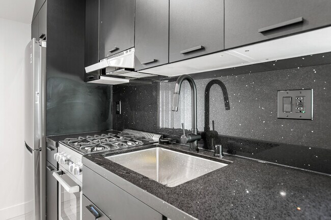 Foto del edificio - 3750 S Canfield Ave