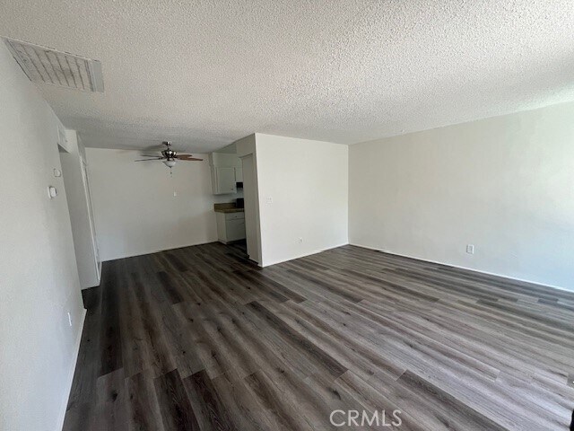 Foto del edificio - 51049 Eisenhower Dr