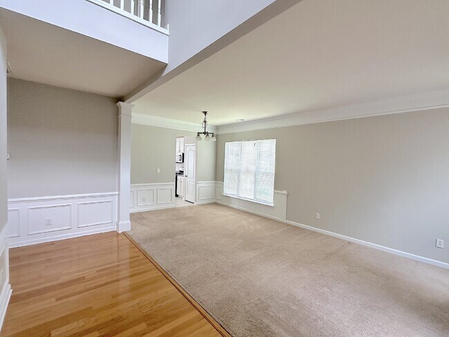 Foto del edificio - Well maintained 4 bedroom home with a golf...