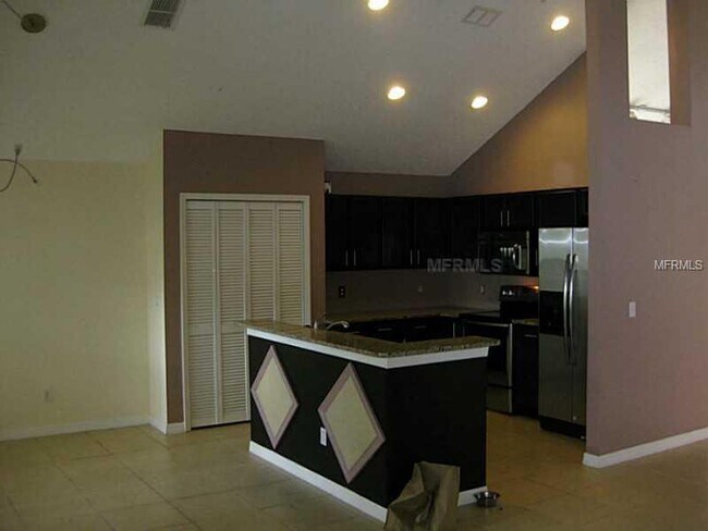 Foto del edificio - UCF Area 4 bedrooms/2.5 baths with 2 Car Garage on a Cul-De-Sack