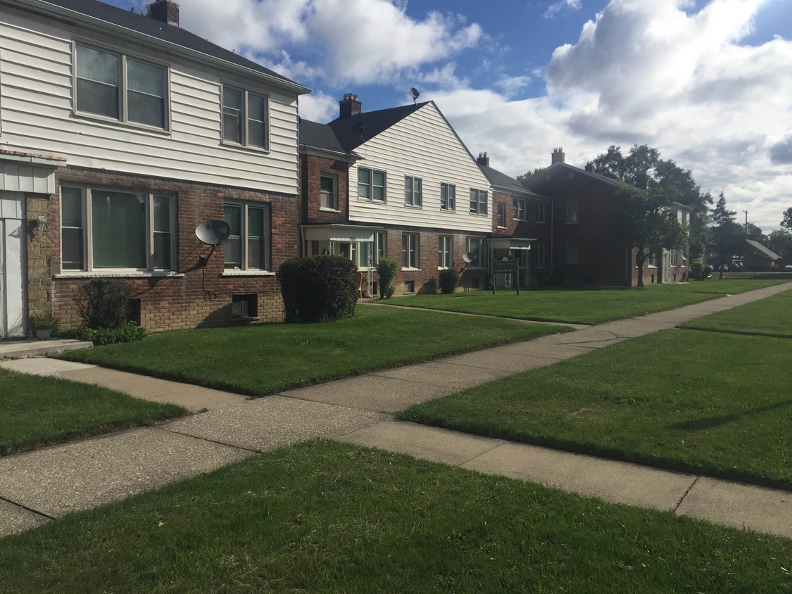 Primary Photo - Puritan Apartments