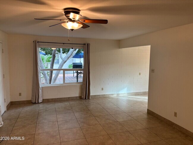 Foto del edificio - 4111 E Camelback Rd