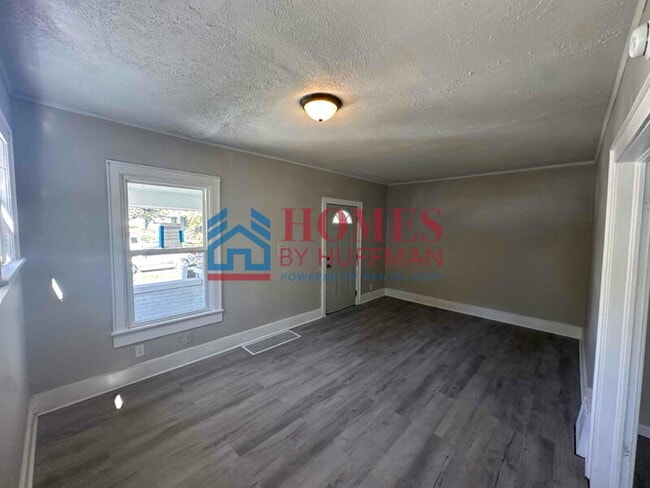 Building Photo - Two Bedroom House | Move in Ready