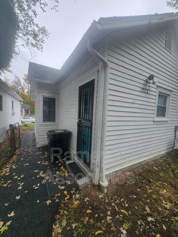 Foto del edificio - 1772 W Gaulbert Ave