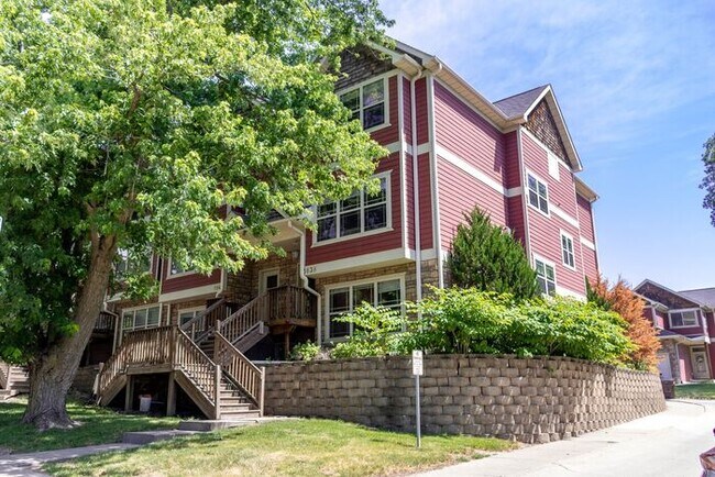 Building Photo - $2,150 | 3 Bedroom, 3.5 Bathroom Multi Flo...