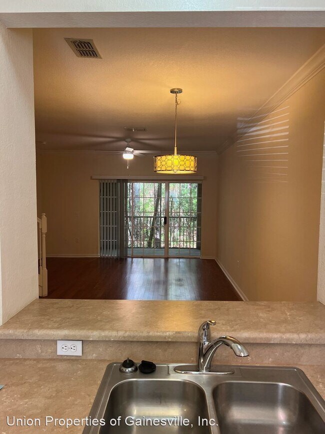 Foto del edificio - 2 br, 2.5 bath House - 4440 NW 49th Street...