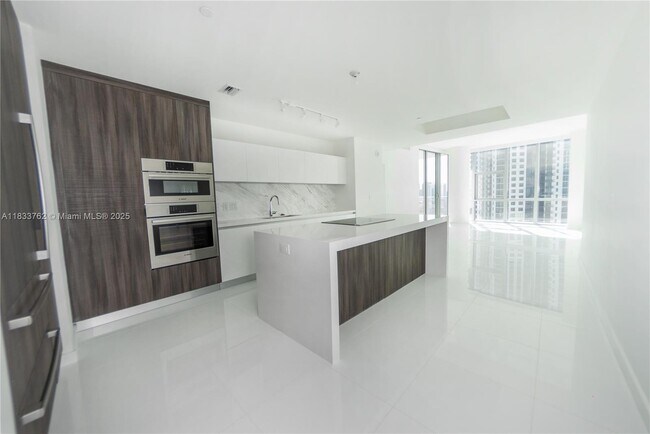 Foto del edificio - 851 NE 1st Ave