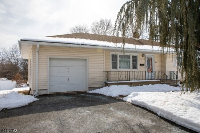 Building Photo - 711 Brooklyn Ave