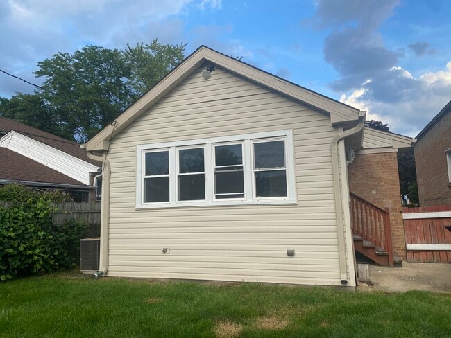Building Photo - 6318 N Tripp Ave