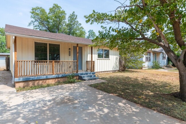 Building Photo - 2233 Fannin St