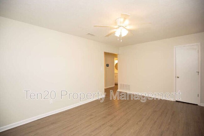 Foto del edificio - 8334 Canaan Dr