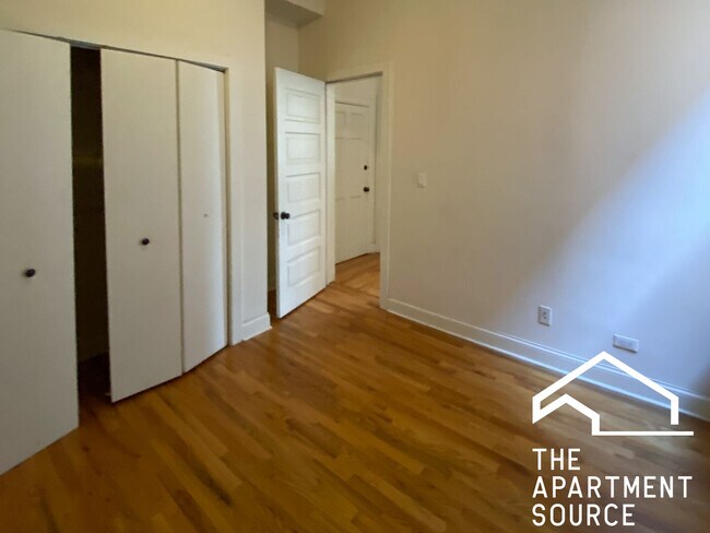 Foto del edificio - 2954 N Racine Ave