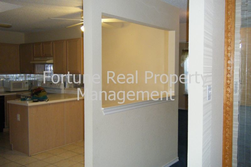 Foto del edificio - 8167 Waterside Trail