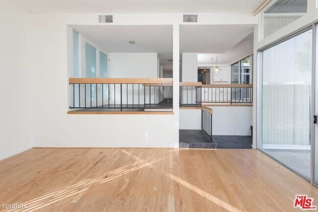 Building Photo - 5 br, 3 bath House - 1478 N Kenter Ave