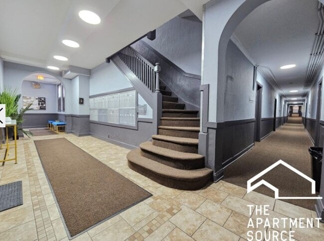 Photo - 1050 W George St Apartment