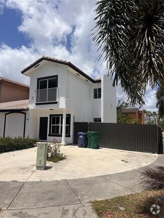 Building Photo - 750 SW 6th Ct
