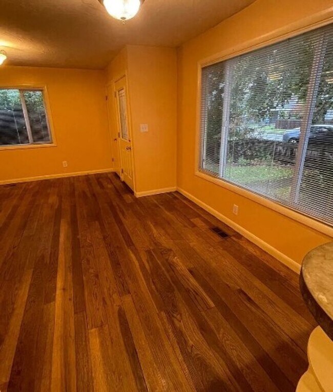 Foto del edificio - Charming 2 bedroom/1 bath Walking distance...