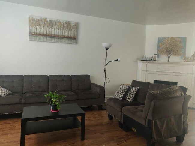 Foto del edificio - 2108 N Hobart St