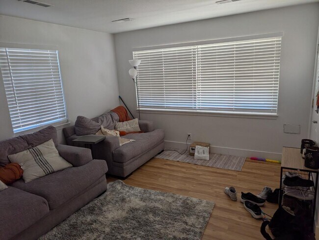 Foto del edificio - 1045 Washington St