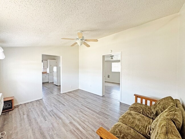 Building Photo - 408 W Holland Ave