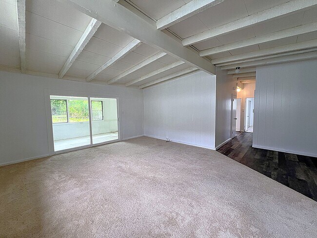 Foto del edificio - Peaceful Manoa - Spacious three bedroom, o...