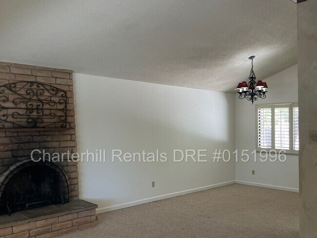 Foto del edificio - **Spacious 4-Bedroom Home with Pool in Desirable Rincon Valley**