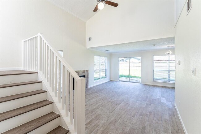 Building Photo - 2414 Pheasant Creek Dr