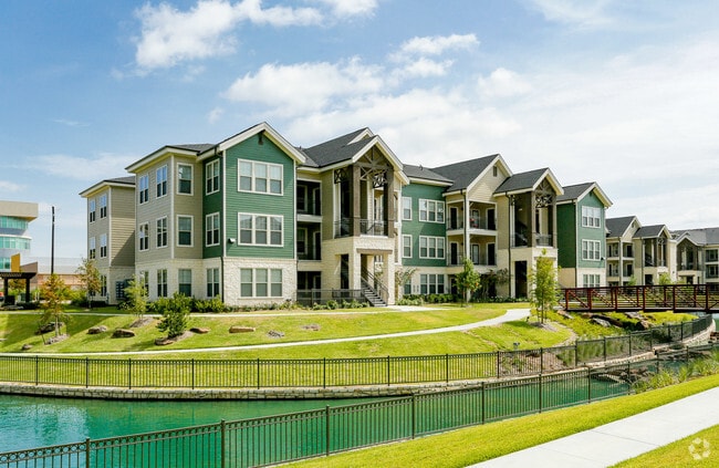 Building Photo - Elite 99 West