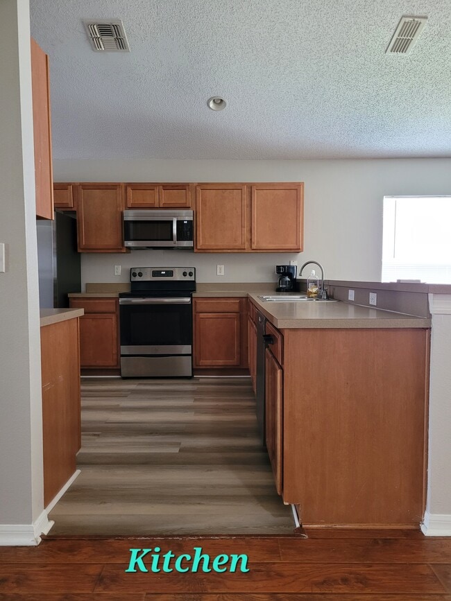 Kitchen - 1116 Bluegrass Dr