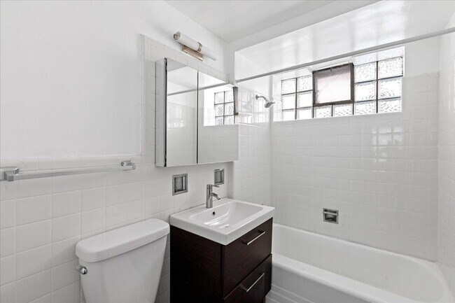 Foto del edificio - 6705 N California Ave
