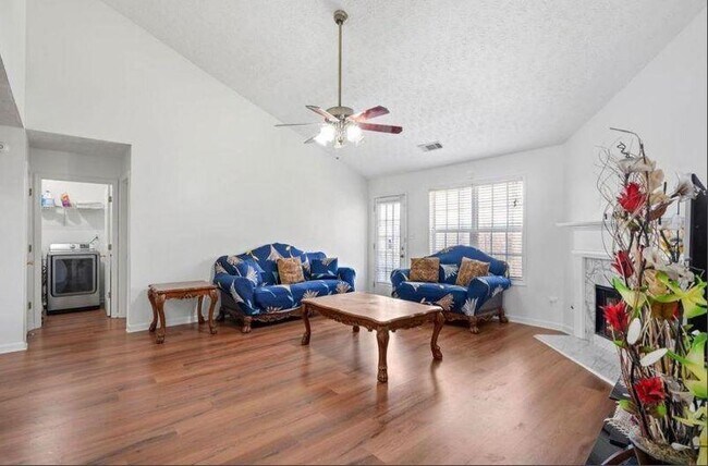 Building Photo - 630 James Ridge Dr