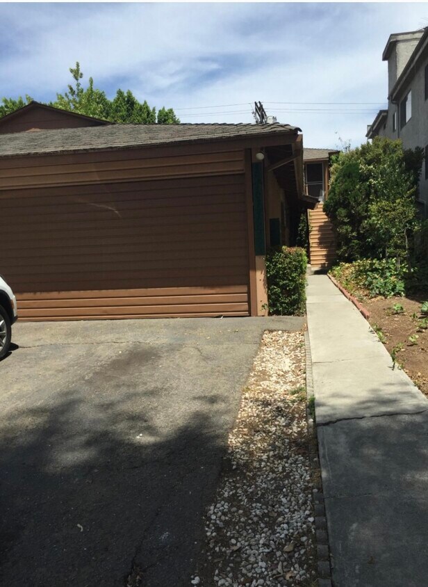 Primary Photo - 4104 Whitsett Ave