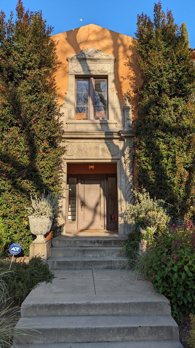 Foto del edificio - 158 S Sycamore Ave