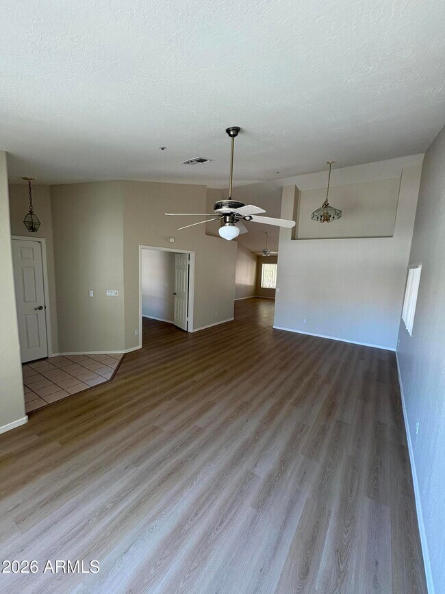 Foto del edificio - 8947 E Palm Ridge Dr