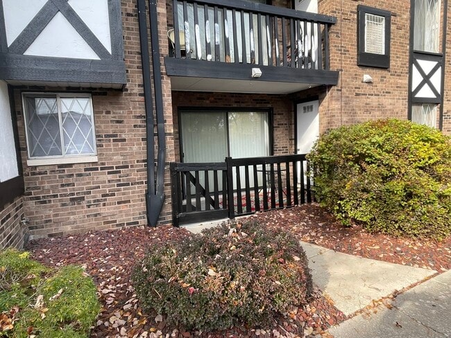 Building Photo - 4945 Regal Dr