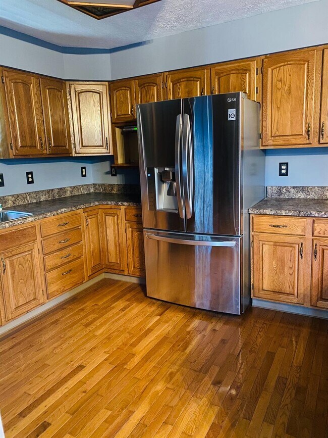 Building Photo - 113 Brittany Ln