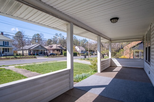 Building Photo - 445 S Broad St