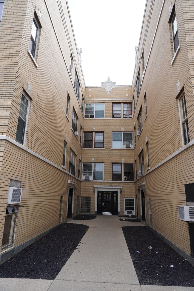 Building Photo - 6318-24 W Cermak Rd