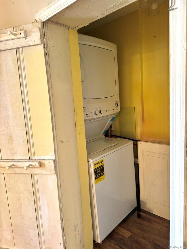 Foto del edificio - 152 Forest Glen Rd