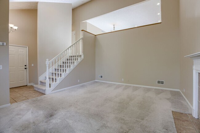 Building Photo - Waterloo 3 Bedroom!!