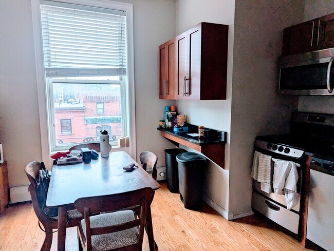 Building Photo - 483 Beacon St