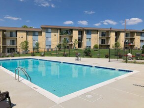 Building Photo - Landon Court Apartments
