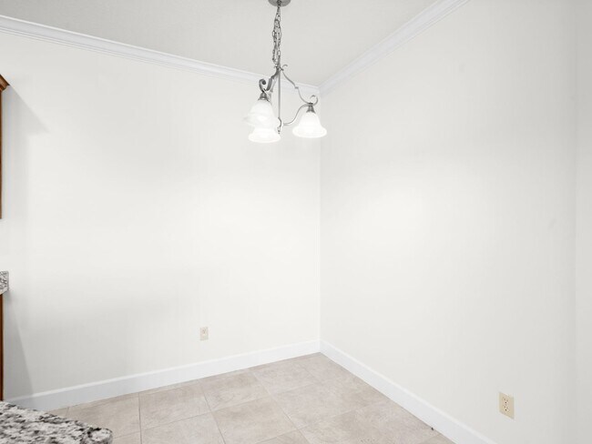 Building Photo - Luxurious 3-Bedroom Condo in North Orem