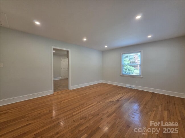 Foto del edificio - 4426 Holbrook Dr