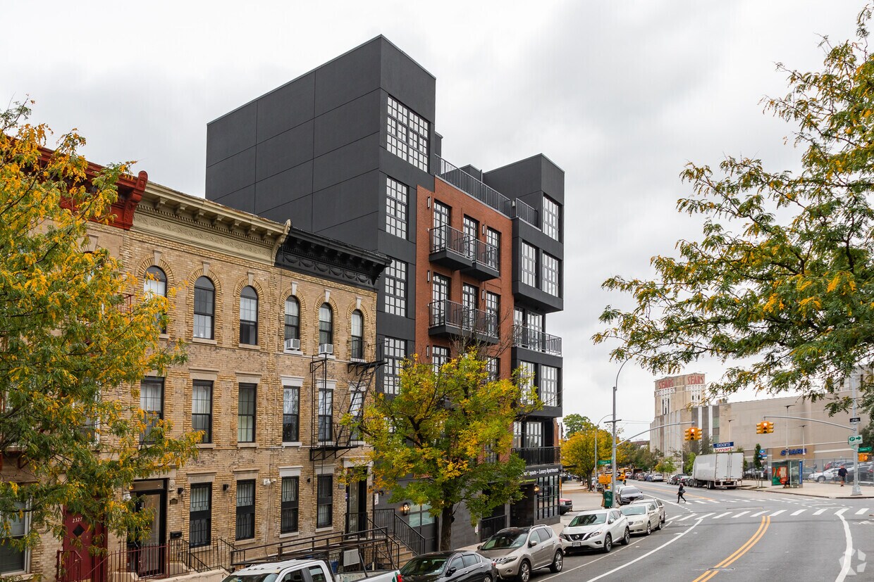 Foto del edificio - 2337 Bedford Ave