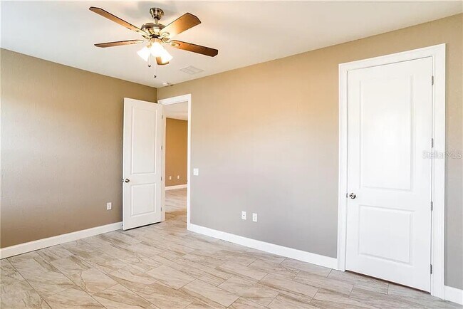 Foto del edificio - 5438 Lunn Landings Ave