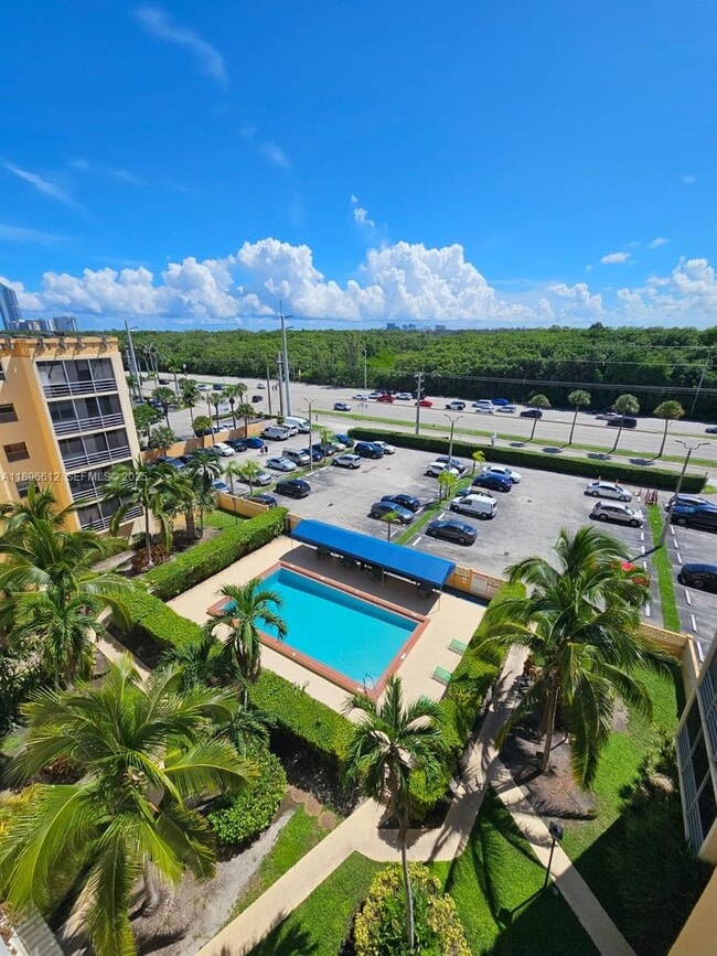 Foto del edificio - 2935 NE 163rd St