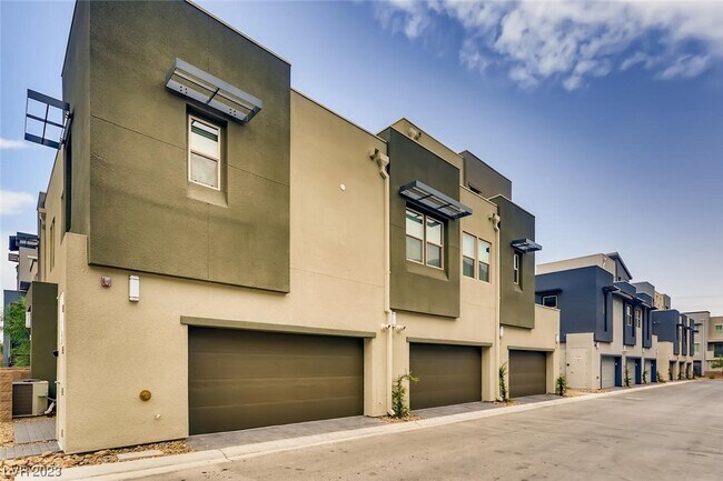 Building Photo - 11297 Hidden Peak Ave