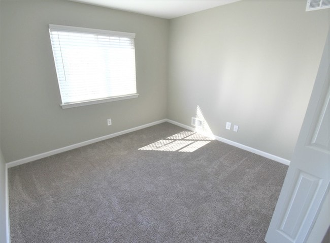 Building Photo - Woodbury Gardens Apartments & Townhomes