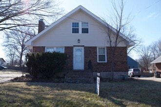 Building Photo - 1006 W Broadway